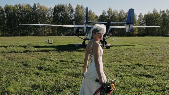 Bride Goes To The Old Aircraft