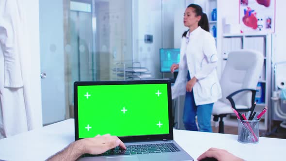 緑のモックアップとハメ撮りラップトップディスプレイ / Videohive, Stock footage, Medical