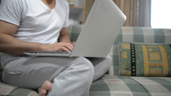 Freelancer Working Online alt