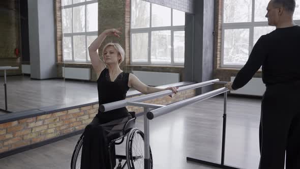 Professional Ball Dancers Training at Ballet Barre