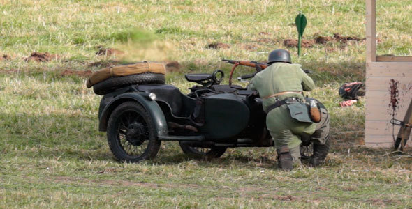 War. Motorcyclist Defends alt