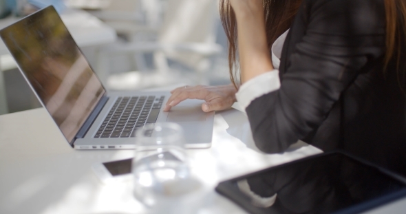 Business Woman Computer alt