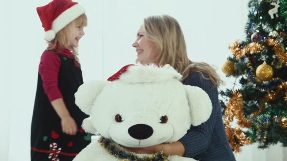 Decorating Of White Christmas Toy Bear alt