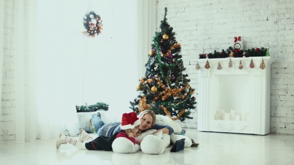 Mom Reads a Christmas Story