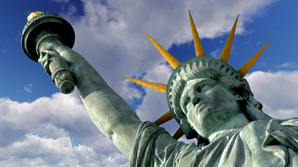Clouds Quickly Fly Over The Statue of Liberty alt
