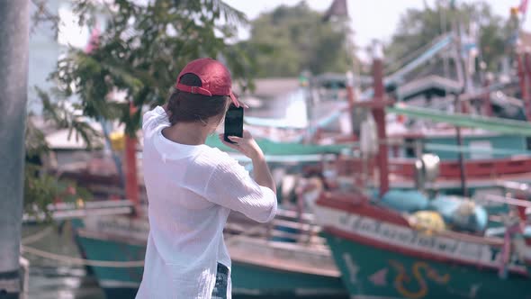 Beautiful Lady Makes Boats Photos with Black Smartphone