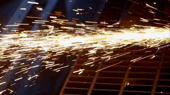 Worker Cutting The Metal alt