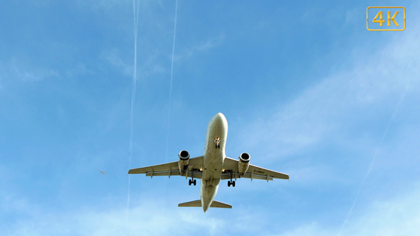 Passenger Plane Approaching Landing at Barcelona Airport 4K