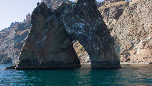 Floating Among The Rocks