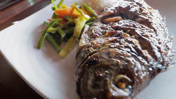 SLOW MOTION: Grilled fish with curry sauce