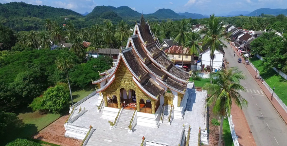 Beautiful Temple in Luang Prabang alt