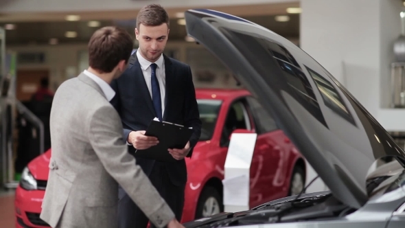 Sales Manager Answering To Customer Questions alt