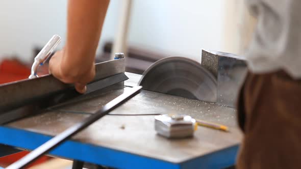 Worker Cutting Steel 2 alt