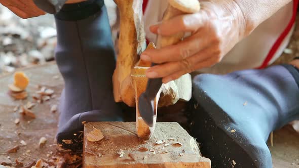 Hand Of Carver Carving Wood 2 alt