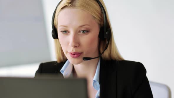 Attractive Helpline Operator In Office 3