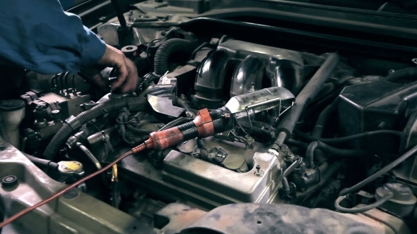 Replacement Of Engine Oil At Service Station alt