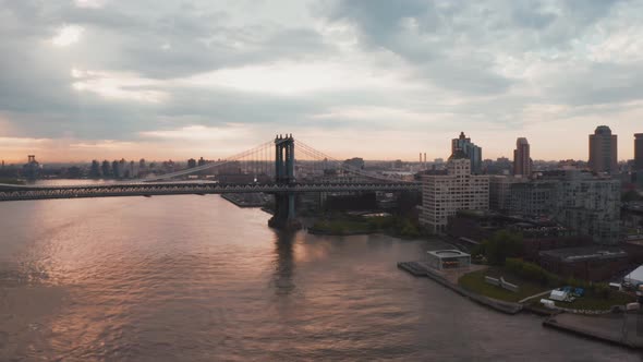 Amazing view on the Brooklyn and Manhattan bridge