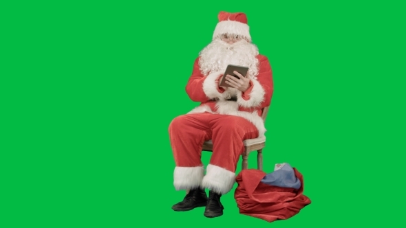 Santa Claus On The Tablet In The New Year On a alt
