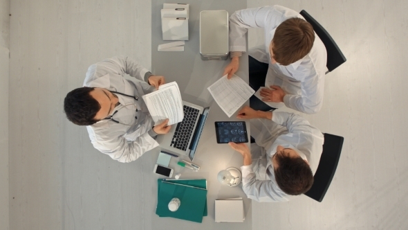 Top View Of Team Of Doctors Having a Meeting alt