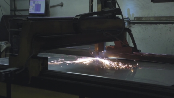 Plasma Cutting Of a Steel Plate