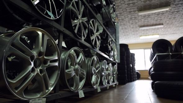 Discs for Wheels in the Auto Parts Store alt