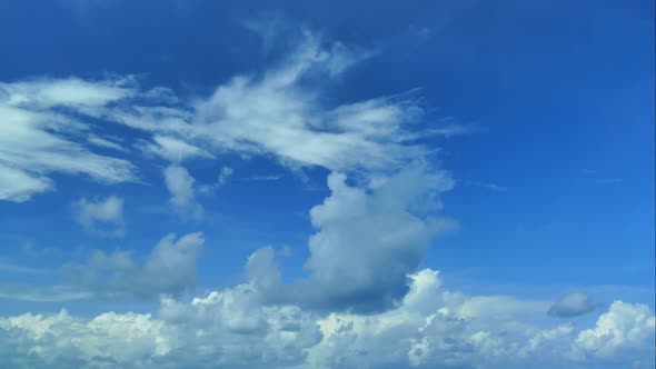 Time lapse of white cloud moving pass around sky background