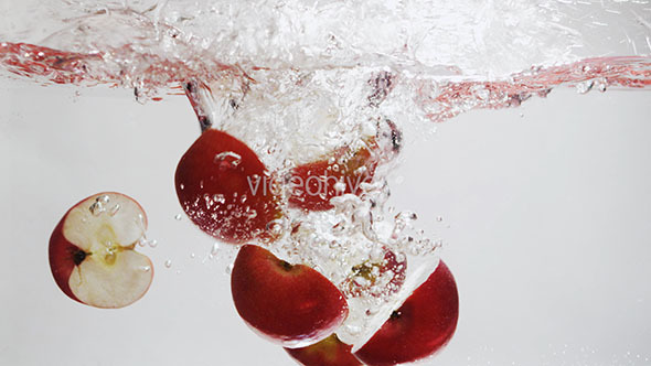 Apple falls into water in slow motion