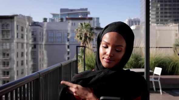 African American business woman in downtown Los Angeles