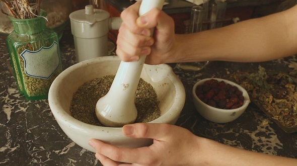 Hands Rubbed The Herbs in a Mortar 2