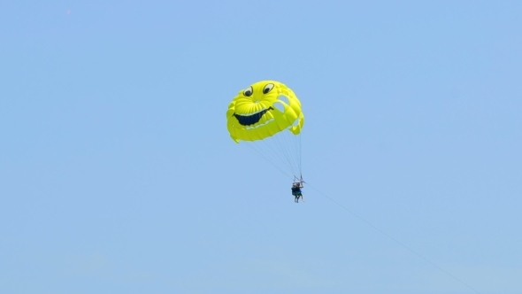 Couple On Parasailing alt