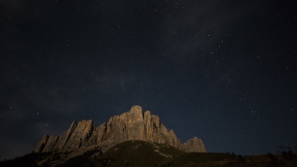 Mountain Big Thach Under The Starry Sky