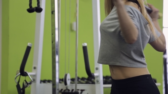 A Blonde Woman Athlete, With Muscular Body Doing Exercise On The Abdominal Muscles Twisting Turns Of