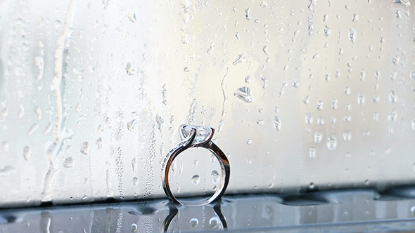 Diamond Ring put the Window