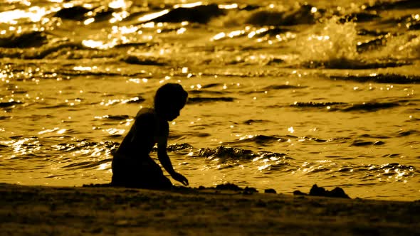 HD - Silhouette of a little girl on the beach