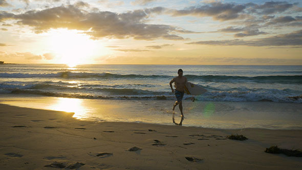 Surfer out of the Water into the Beach alt