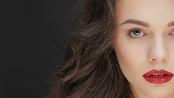  Portrait Of Young Women alt