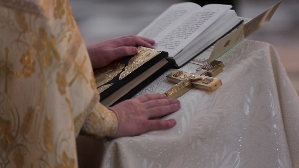 Oath At The Newlyweds On Luxuriously Decorated Bible
