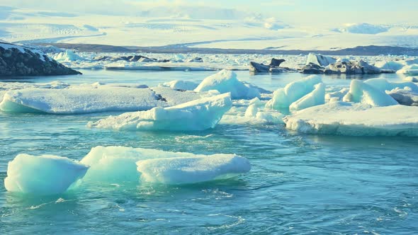 }Arctic North Mountains Ocean Glacier Sun Water