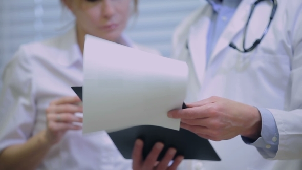 Doctors Watching The Case-history alt