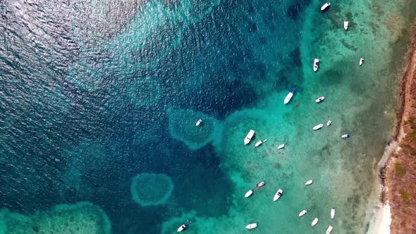 DRONE BEACH TAKE OF BOATS IN CRYSTAL CLEAR BLUE WATER BEACH