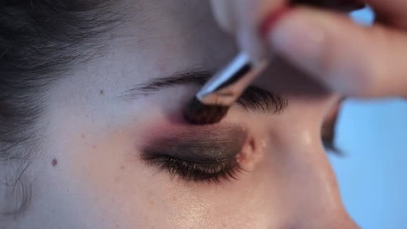 Applying Makeup to the Eye