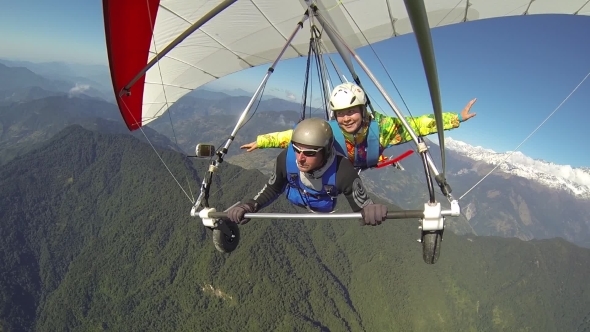 Tandem Flight In a Hang Glider