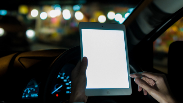 Use Tablet In Car At Night