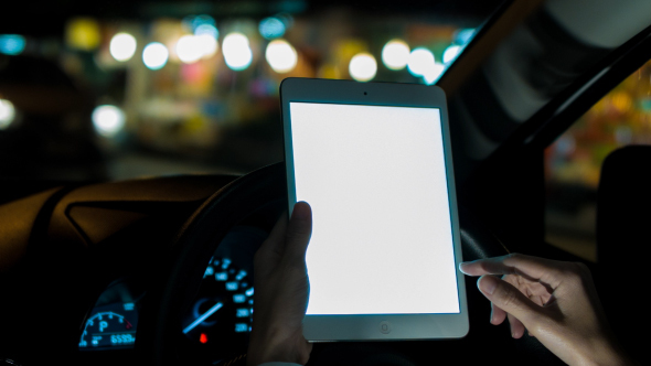 Use Tablet In Car At Night alt