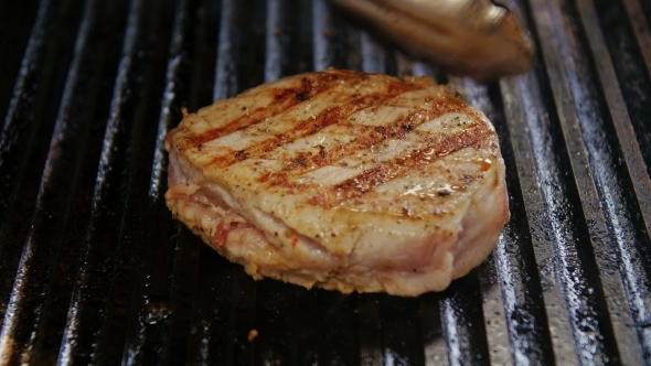 Fried Steak On a Plate alt