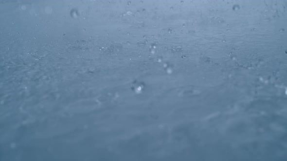 4K 30fps, Heavy rain in puddle, Slow Motion