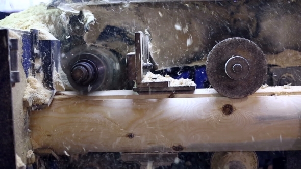 Milling Cutter Cuts Log And Sawdust Fly Away