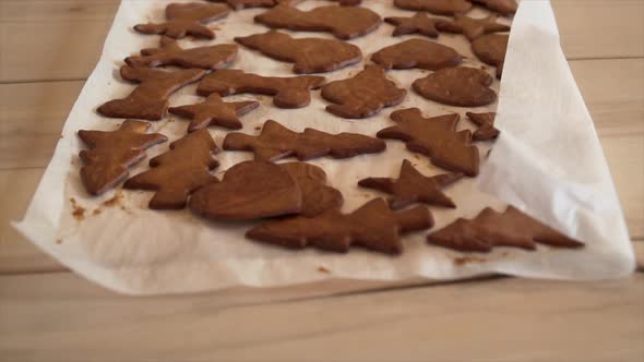 Gingerbread cookies fresh out of the oven, 4k