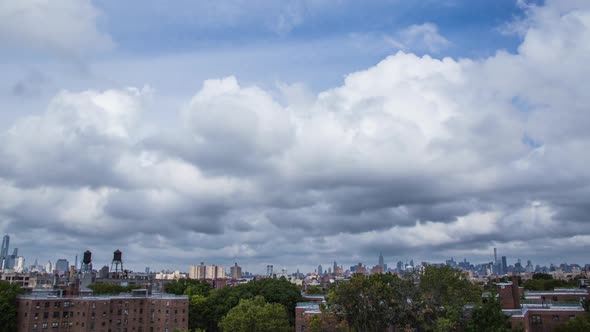 Clouds in New York alt