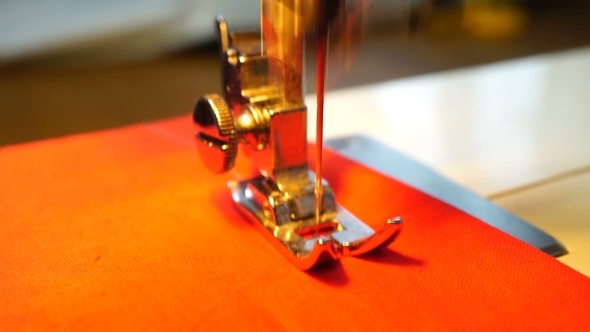 Video Of Woman Sews On The Sewing Machine